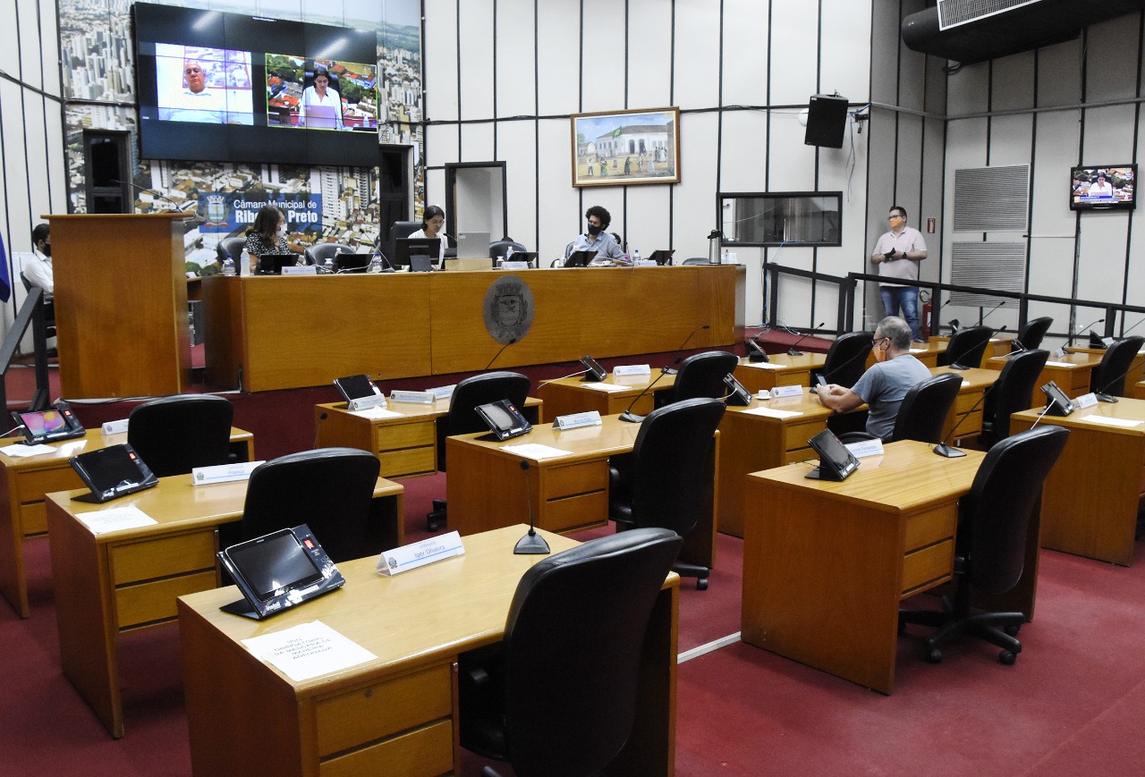 Comissão que acompanha a volta às aulas aprova cronograma de oitivas