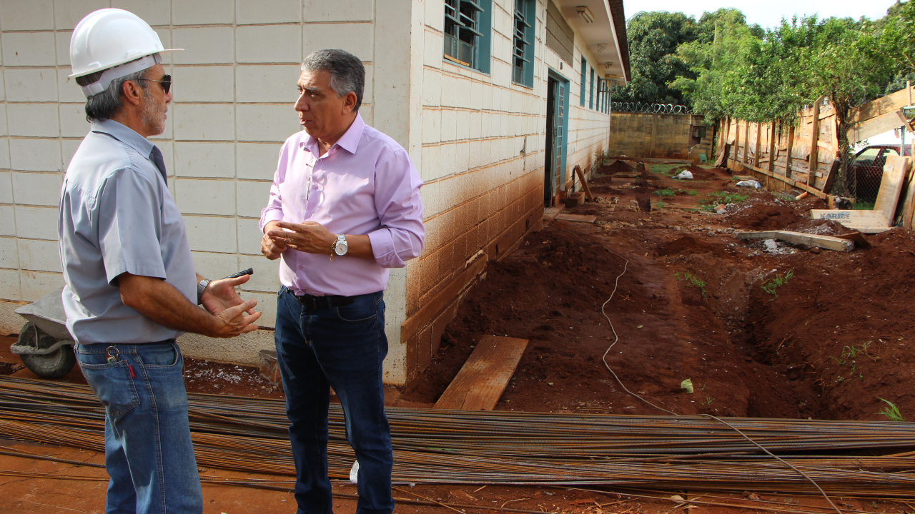 Elizeu Rocha visita obra de reforma e ampliação da UBS do Quintino I