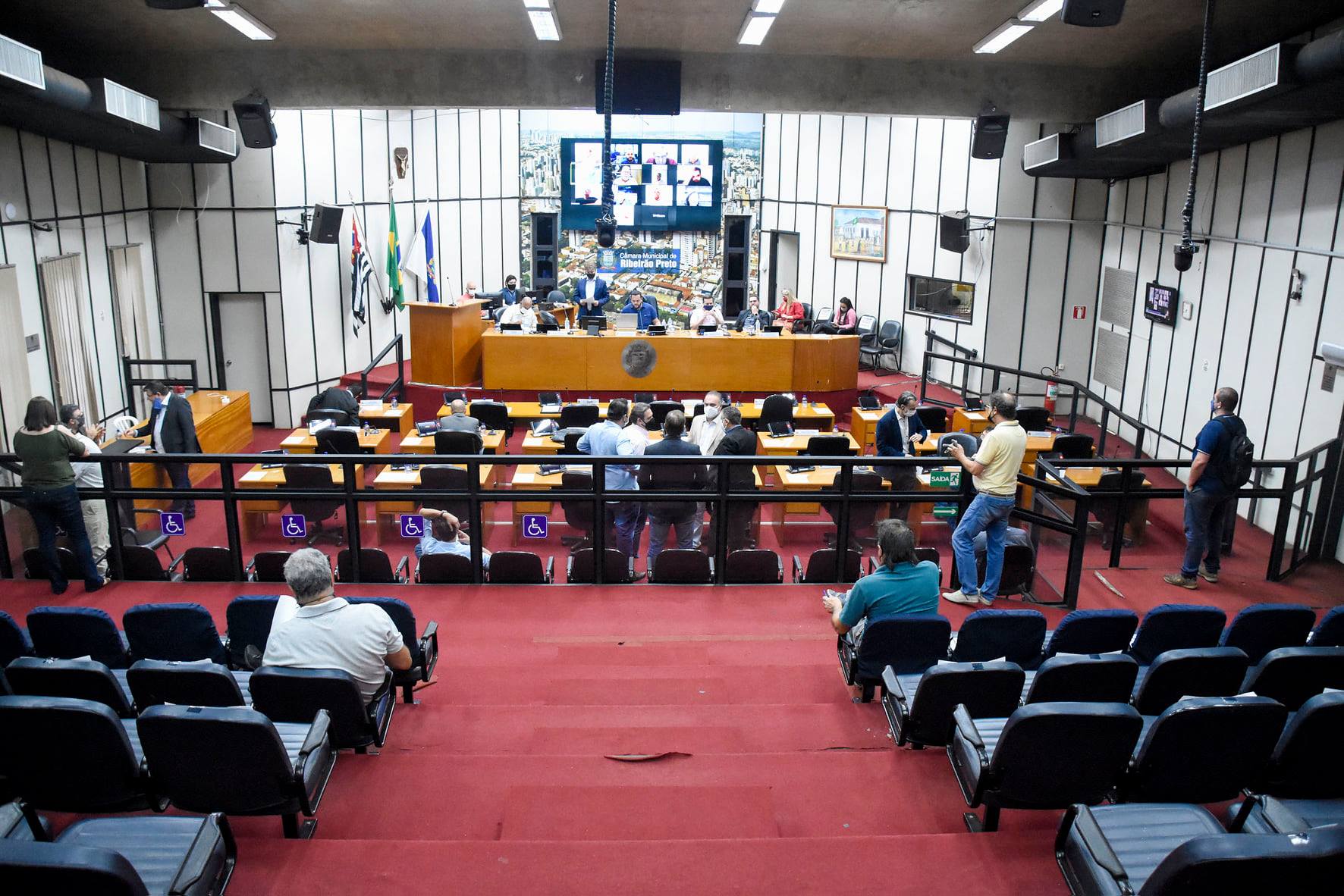 Câmara realizou sessão ordinária e extraordinária nesta terça-feira (13)