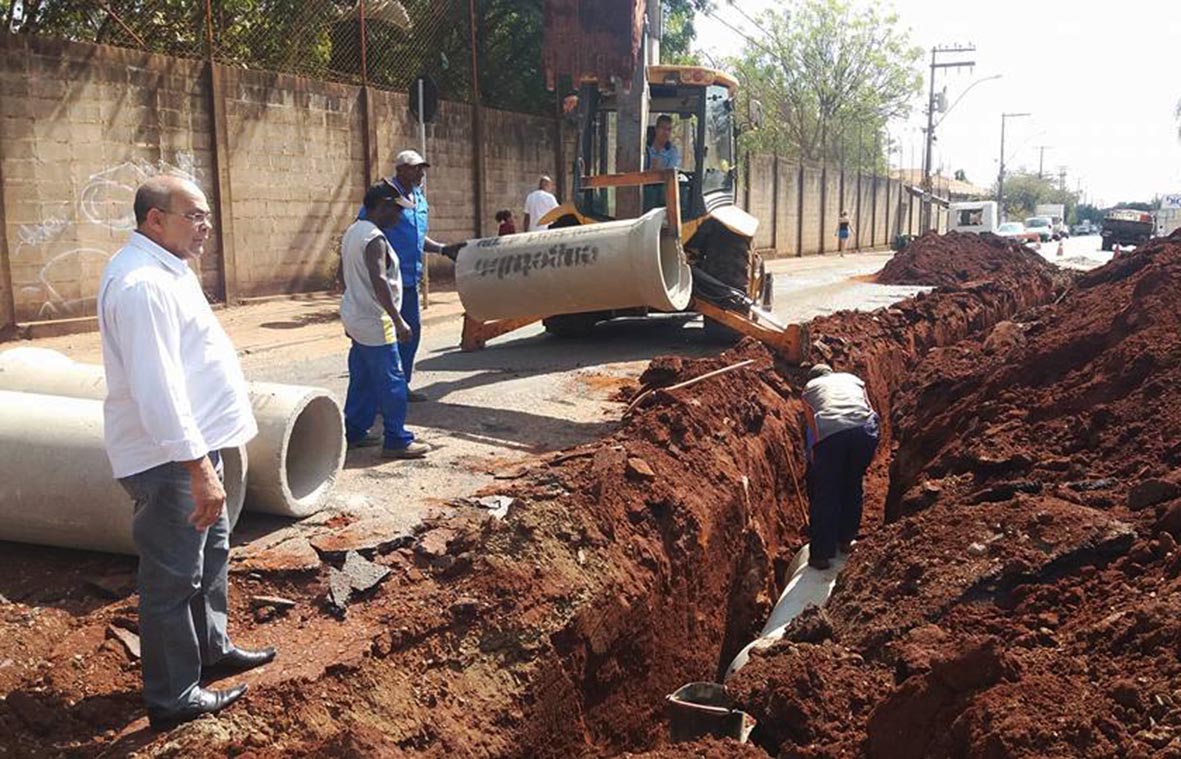 Mauricio Vila Abranches acompanha implantação de galerias de água pluviais 