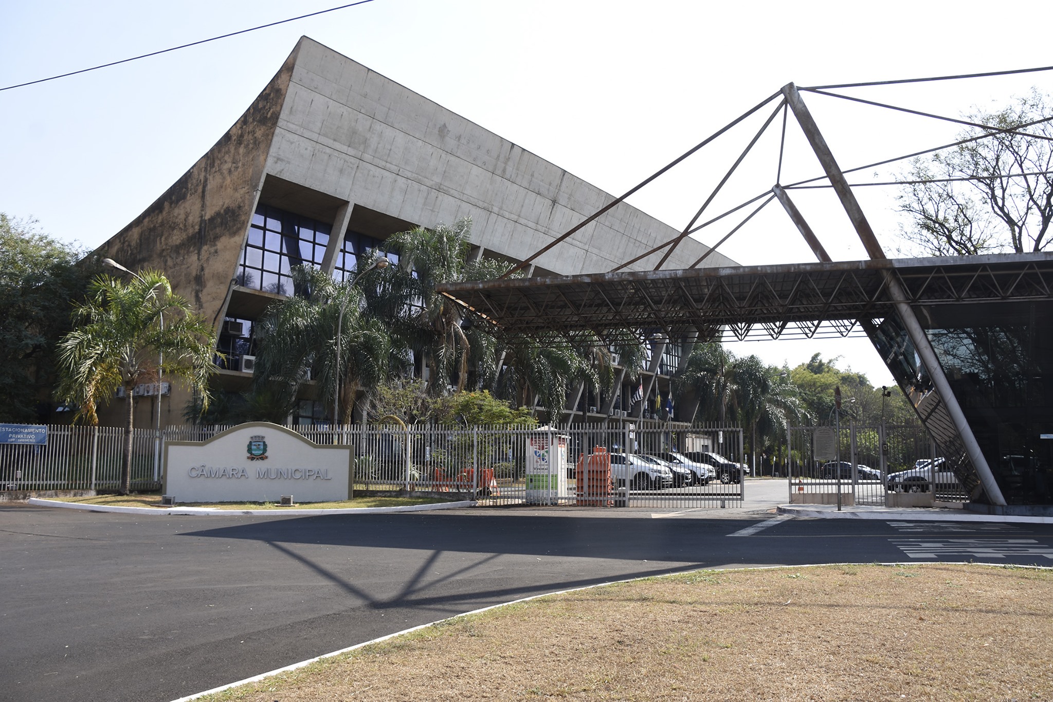 Gasto da Câmara é o menor entre cidades paulistas do mesmo porte