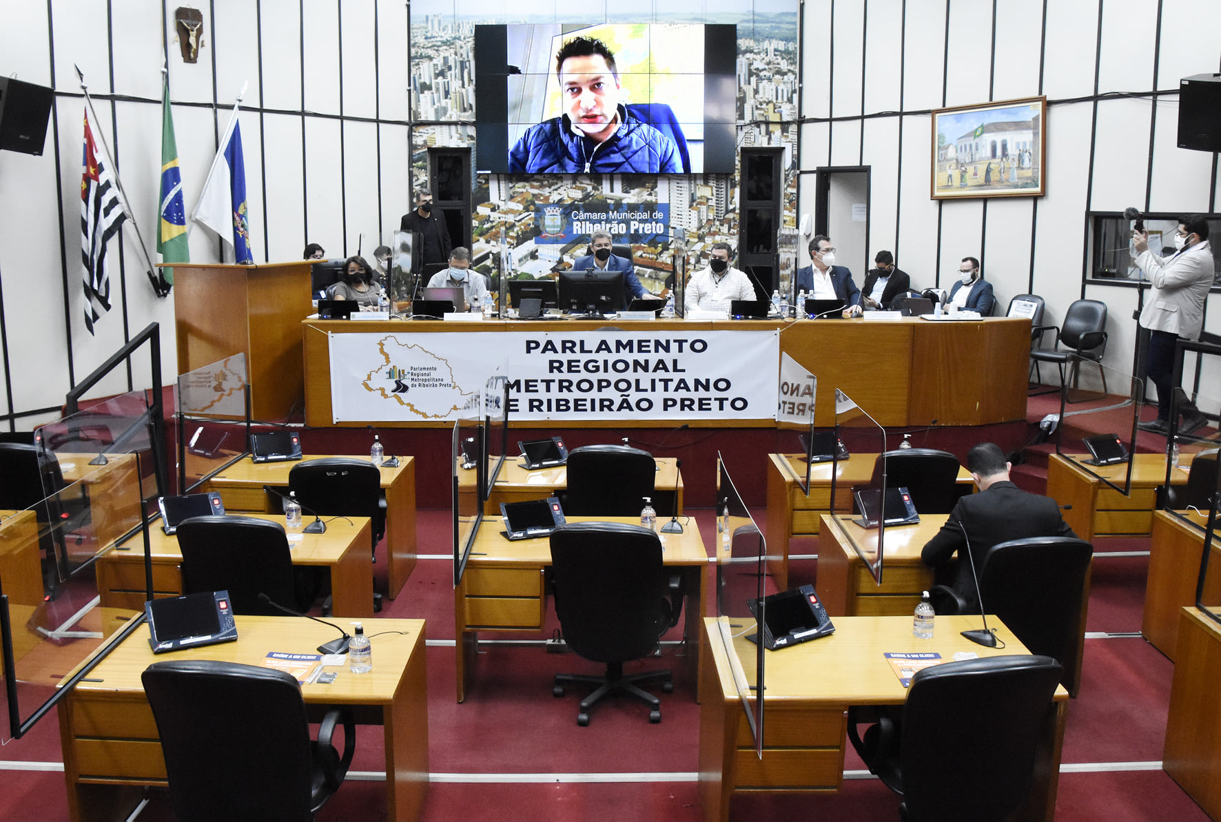 Comissão discute desafios da saúde regional frente à pandemia