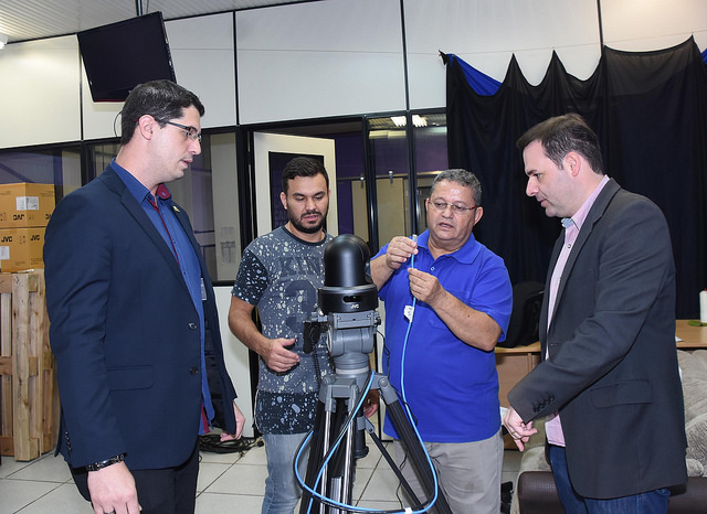 Presidente e vice acompanham instalação de novos equipamentos na TV Câmara