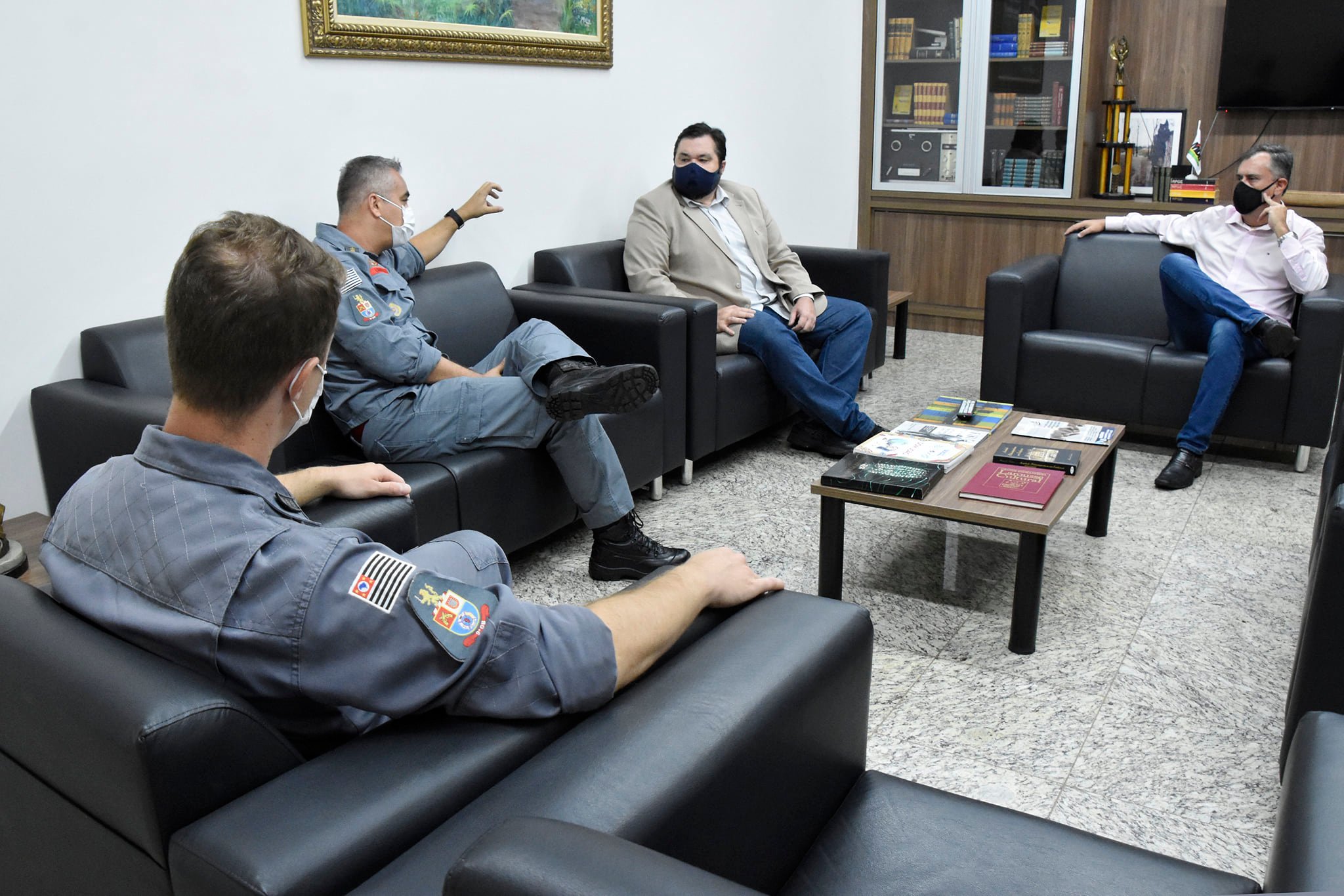 Presidente da Câmara recebe representantes do Corpo de Bombeiros 