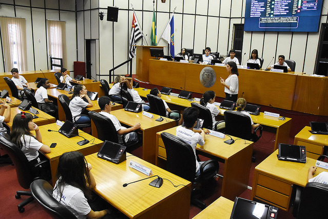 Câmara na Escola recebe alunos da rede municipal em visita guiada 