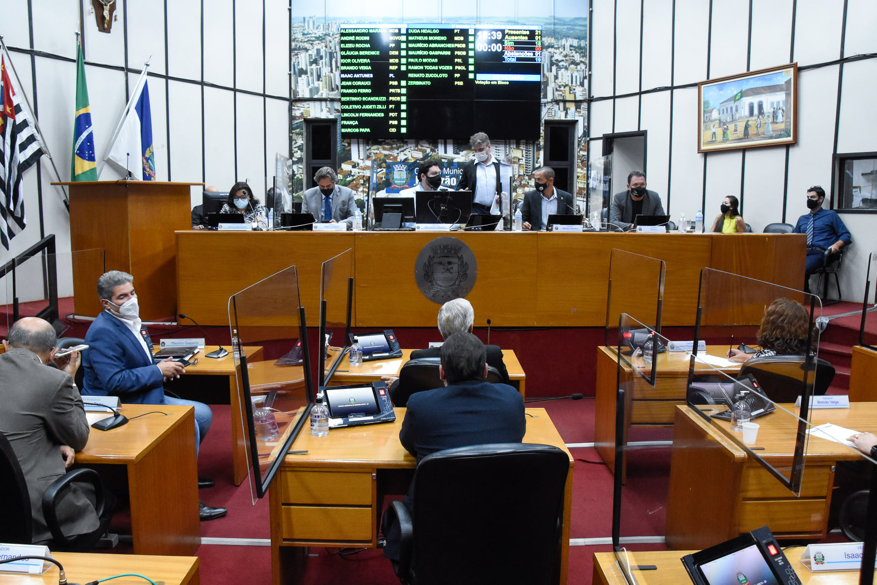 Aprovado decreto que susta reajuste de tarifa de ônibus no município