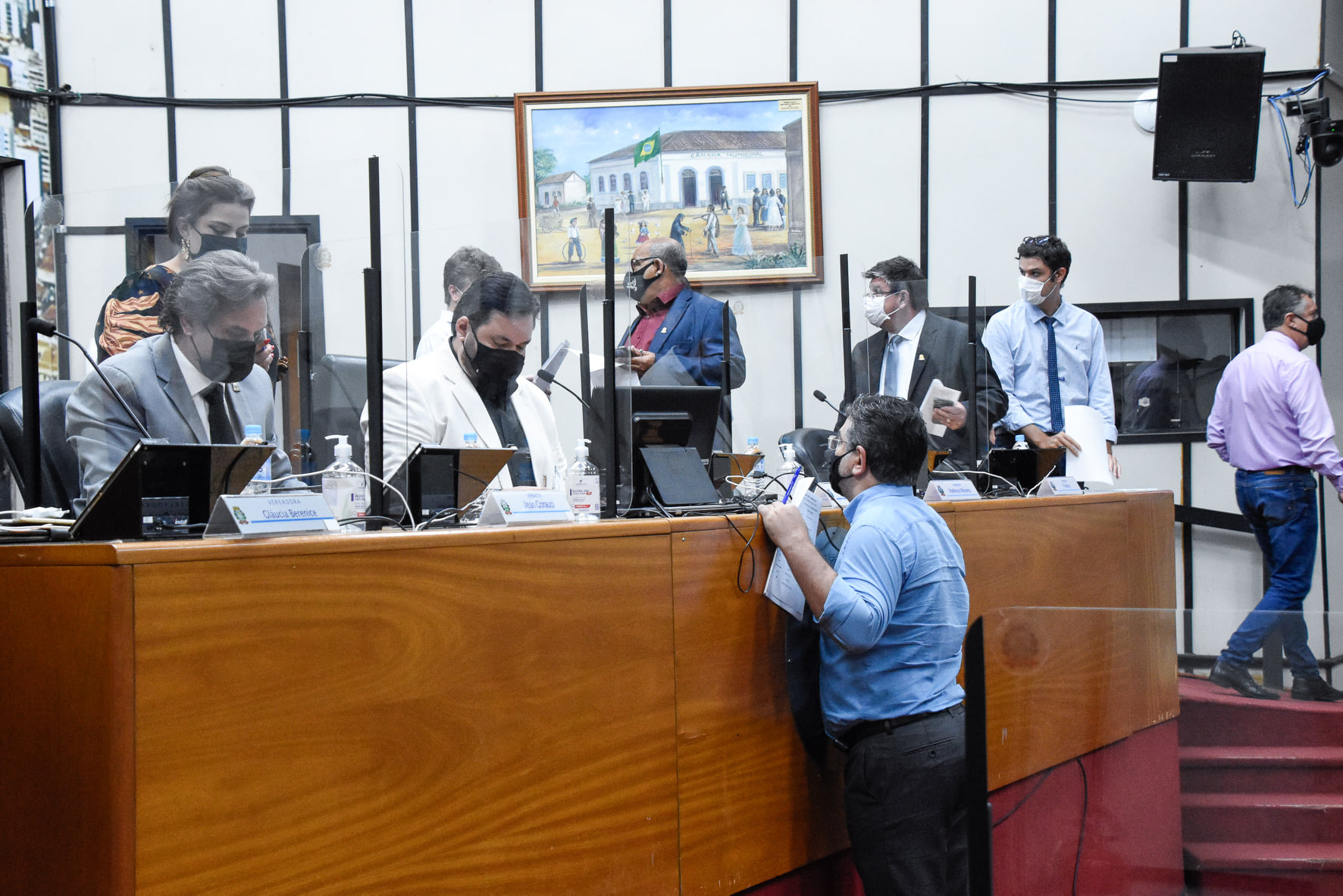 Vereadores discutiram cinco matérias durante sessão ordinária