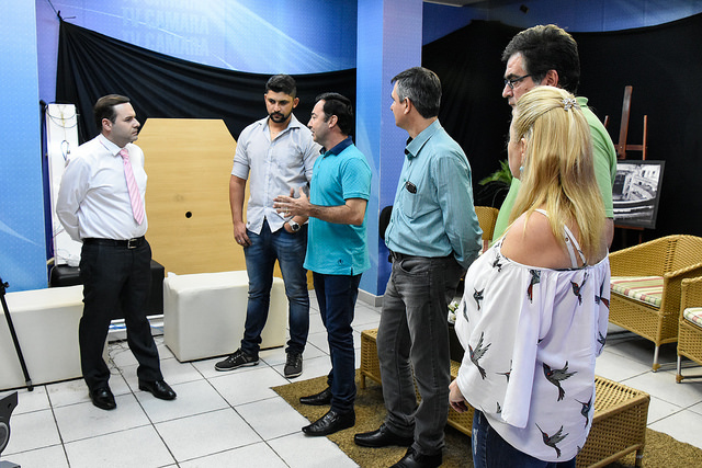 Presidente Igor acompanha visita de grupo de Bebedouro à TV Câmara Ribeirão