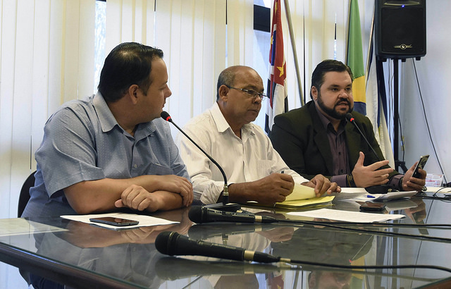 CEE do IPTU Verde faz a leitura do relatório final durante a sessão 