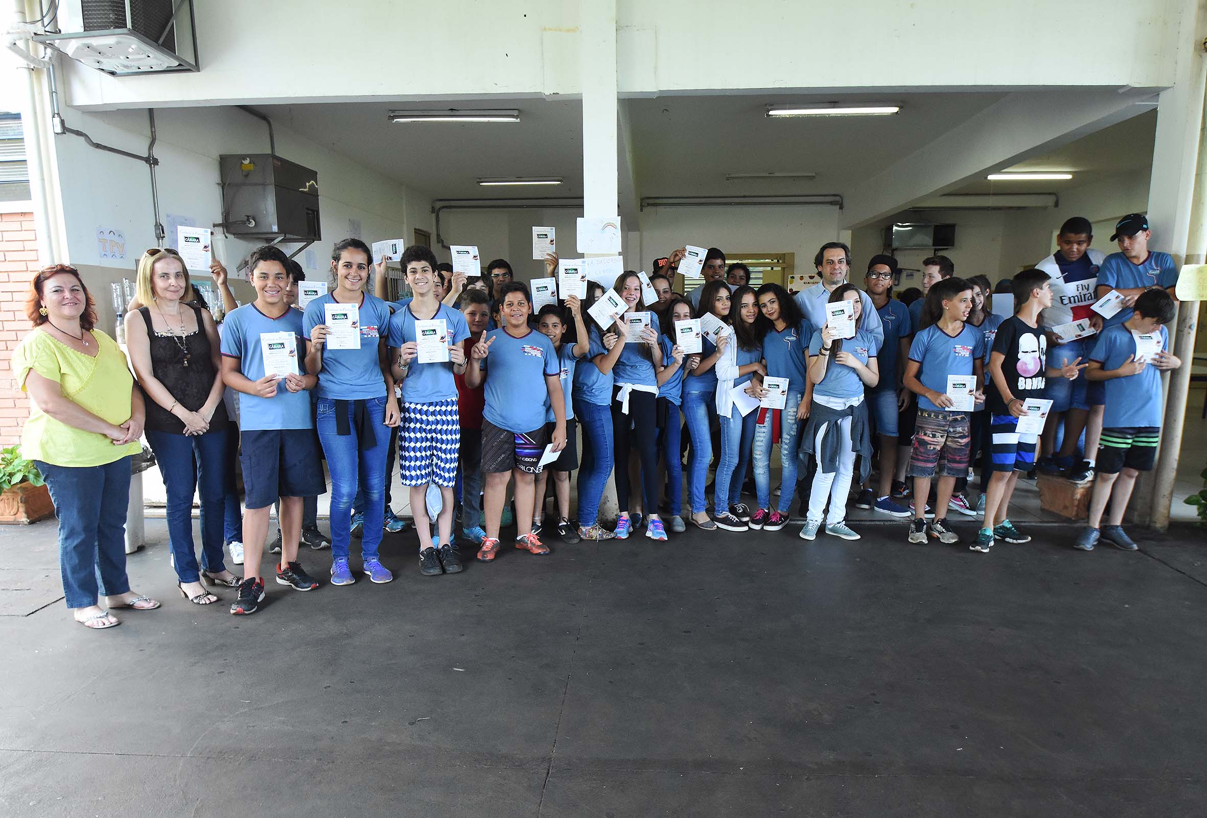 Alunos da escola Profª Cordélia Ribeiro Ragozzo recebem certificados do Câmara na Escola