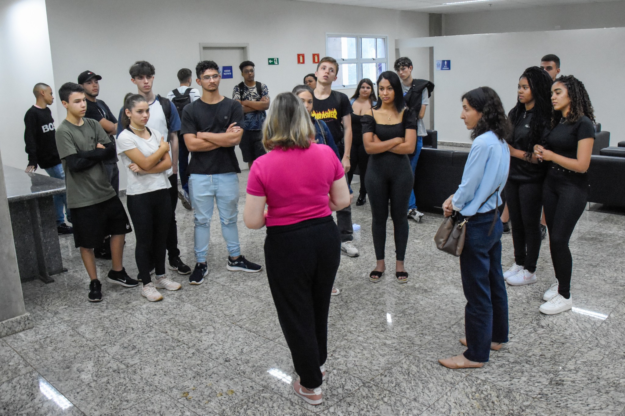 Programa Jovem Aprendiz do Senac participa de tour na Câmara