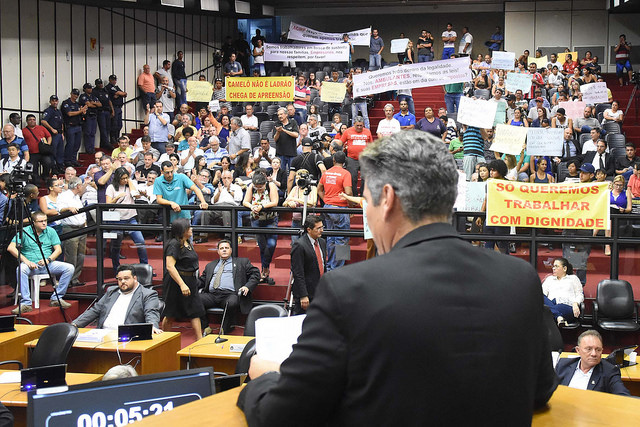 Com muita discussão e polêmica, CEE dos ambulantes é aprovada