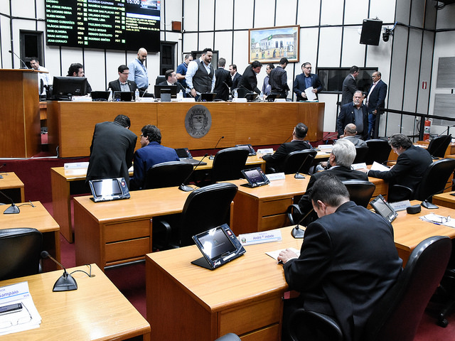 Vereadores aprovam convocação do presidente da COHAB