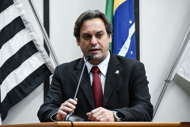 Aprovado projeto de Jean Corauci criando o selo “Farmácia Solidária”