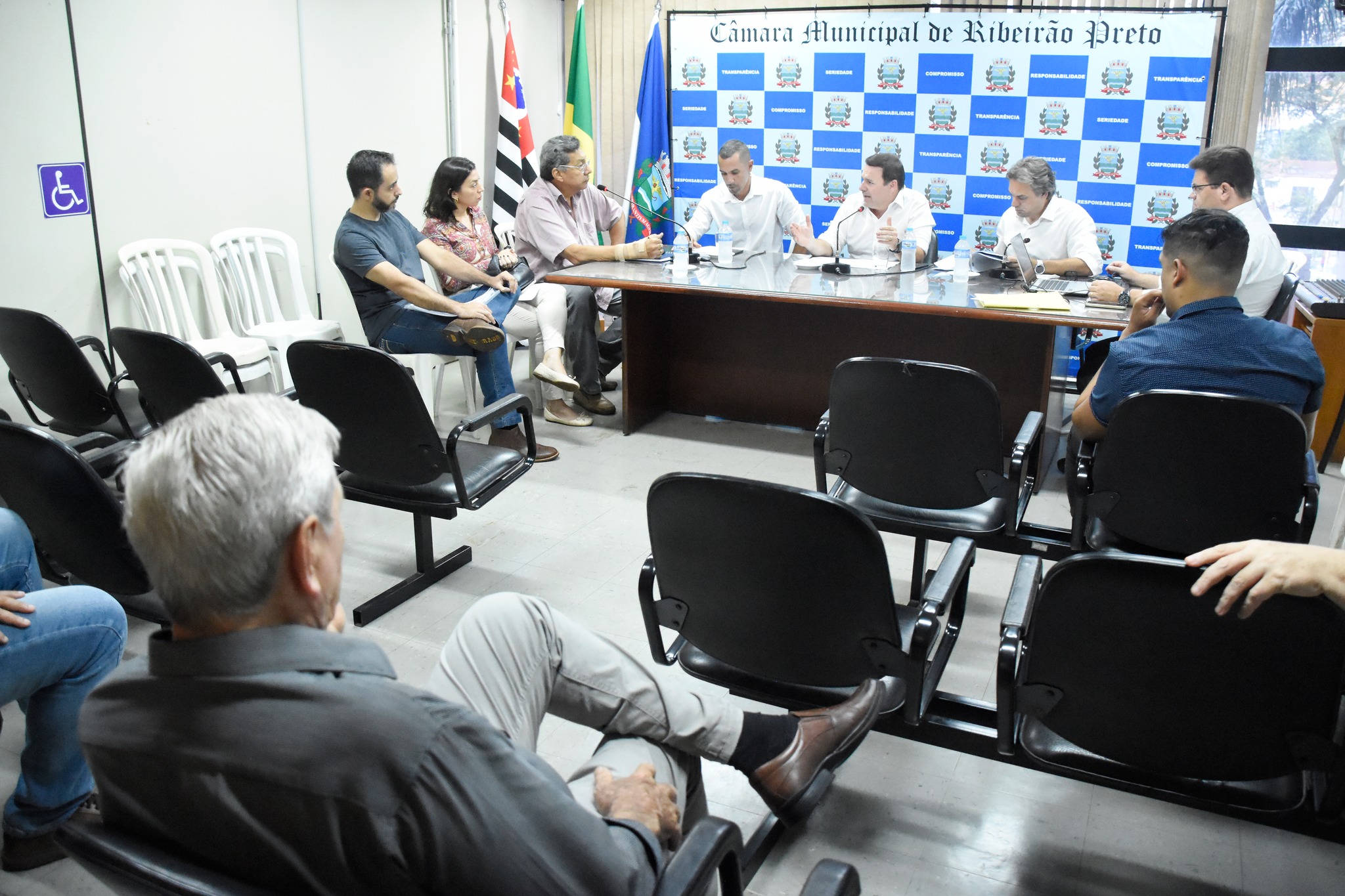 Vereadores cobram respostas sobre obras do hospital veterinário gratuito de Ribeirão