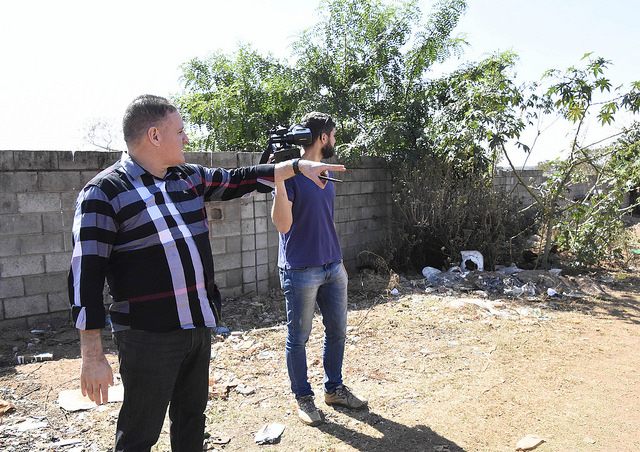 "Vivemos em meio à lama", afirmam moradores do Jardim Iara a vereador 