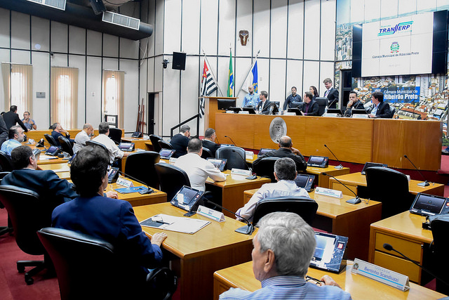 Vereadores questionam gestor da Transerp em sessão extraordinária