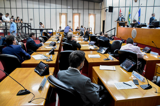 Sessões ordinária e extraordinária marcaram esta terça-feira (18)