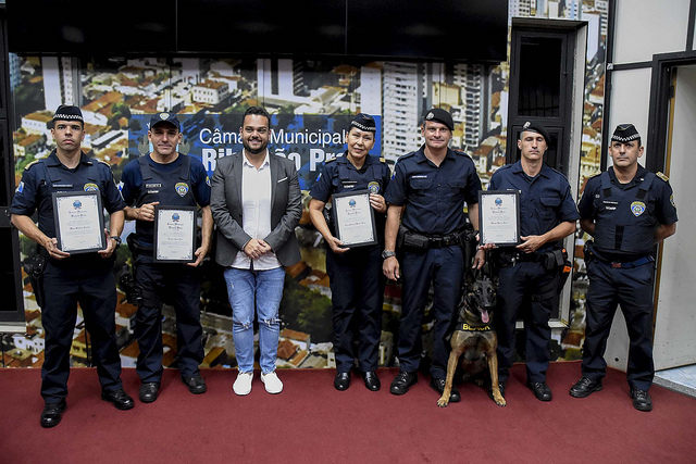 Presidente da Câmara presta homenagem à Guarda Municipal