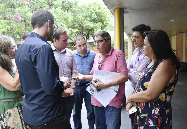 CPI que investiga morte de aluno visita Unidade Escolar com eletricista