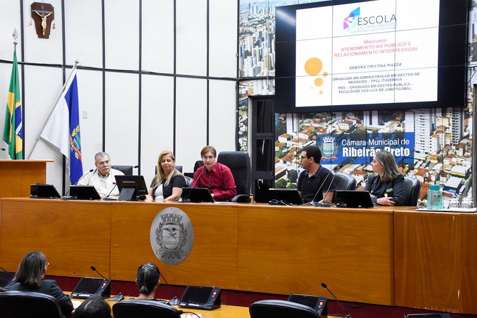 Escola do Parlamento Capacita em Atendimento ao Público