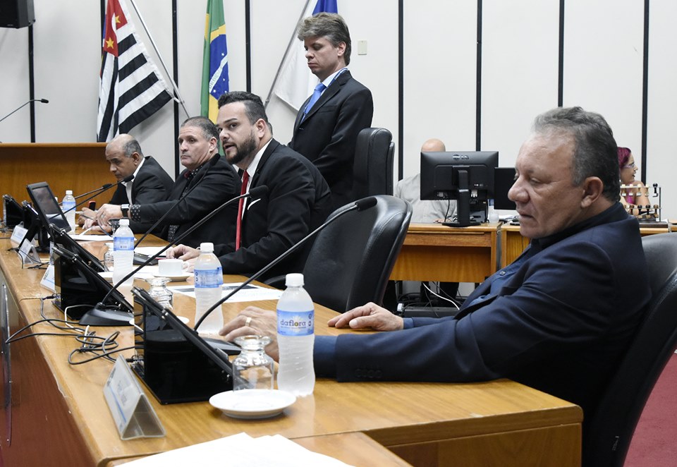 Aprovado projeto que regulamenta propagandas na Administração Pública