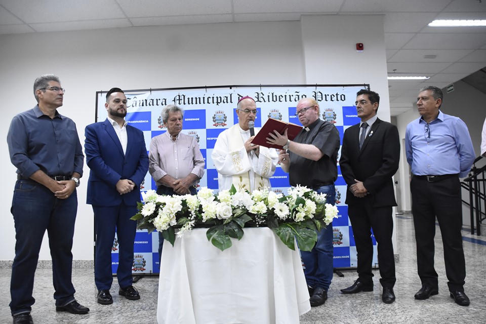 Arcebispo celebra benção inaugural no prédio anexo da Câmara 