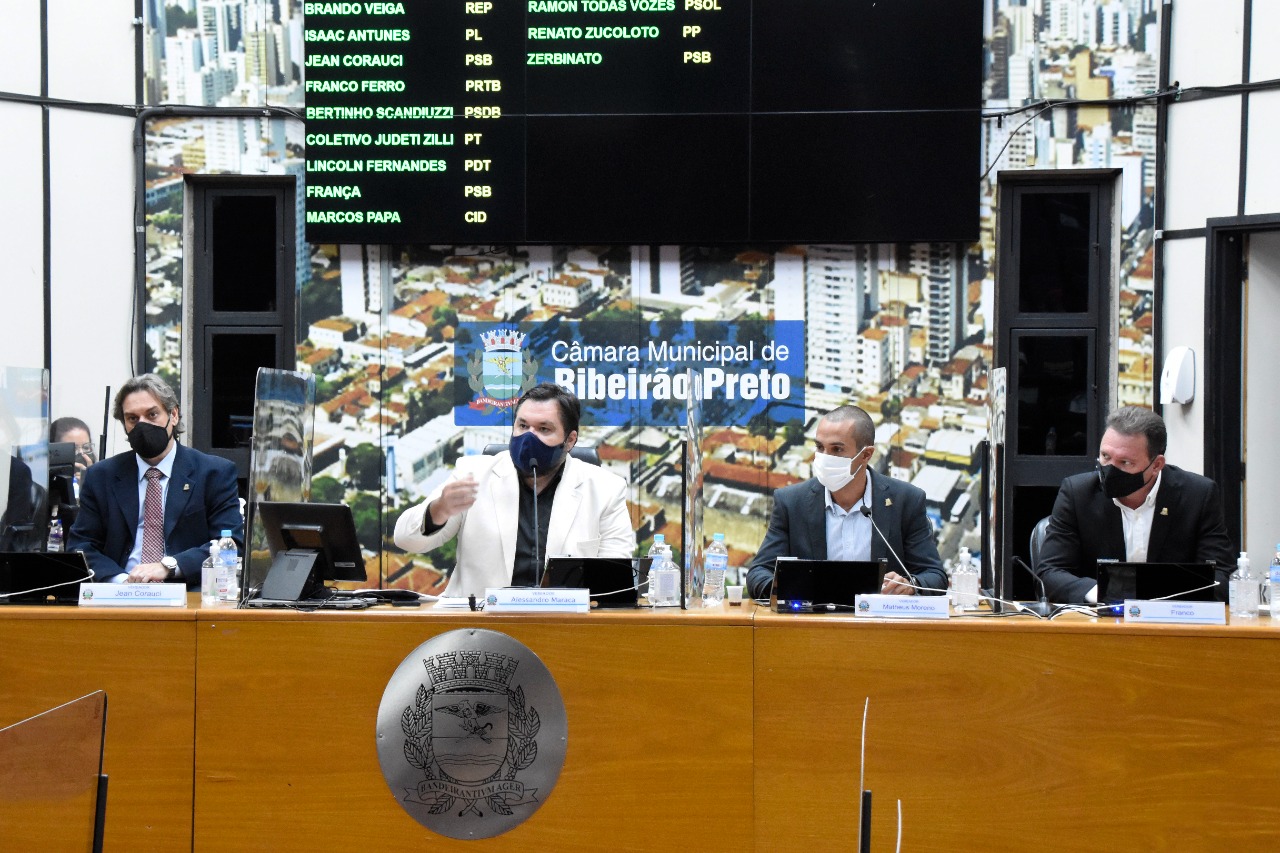 Vereadores deliberaram cinco matérias nesta terça-feira (15)