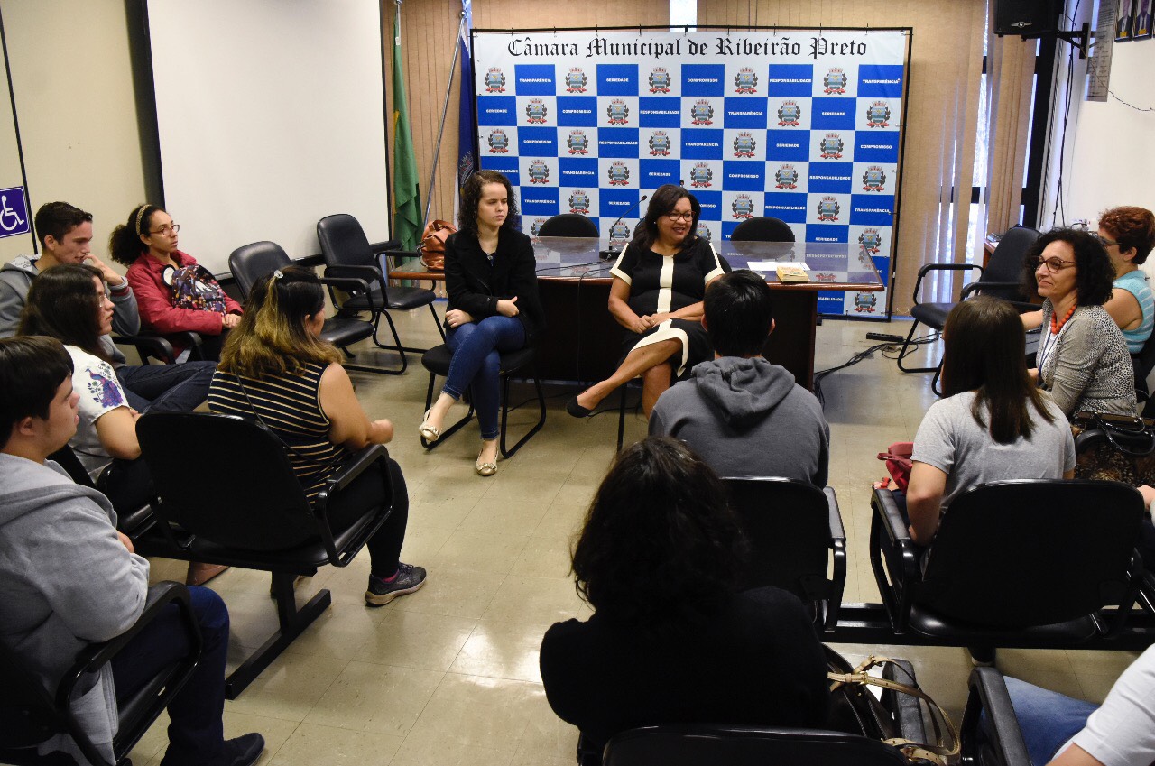 Câmara recebe alunos do programa PET Trampolim