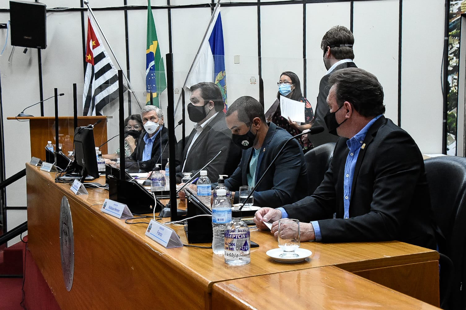 Vereadores discutem oito matérias durante sessão ordinária