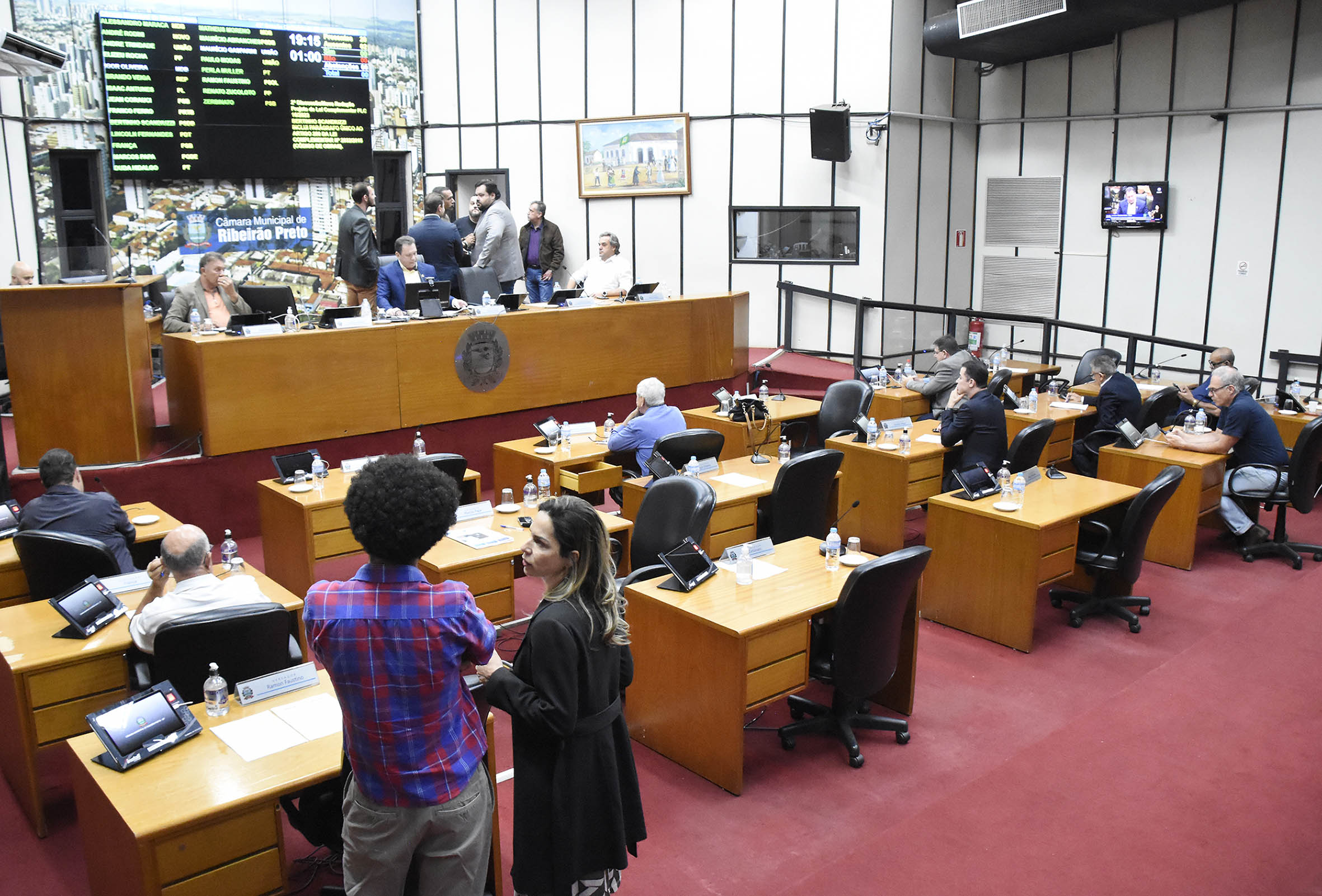 Sessão Legislativa teve pauta com oito projetos nesta terça-feira (27)