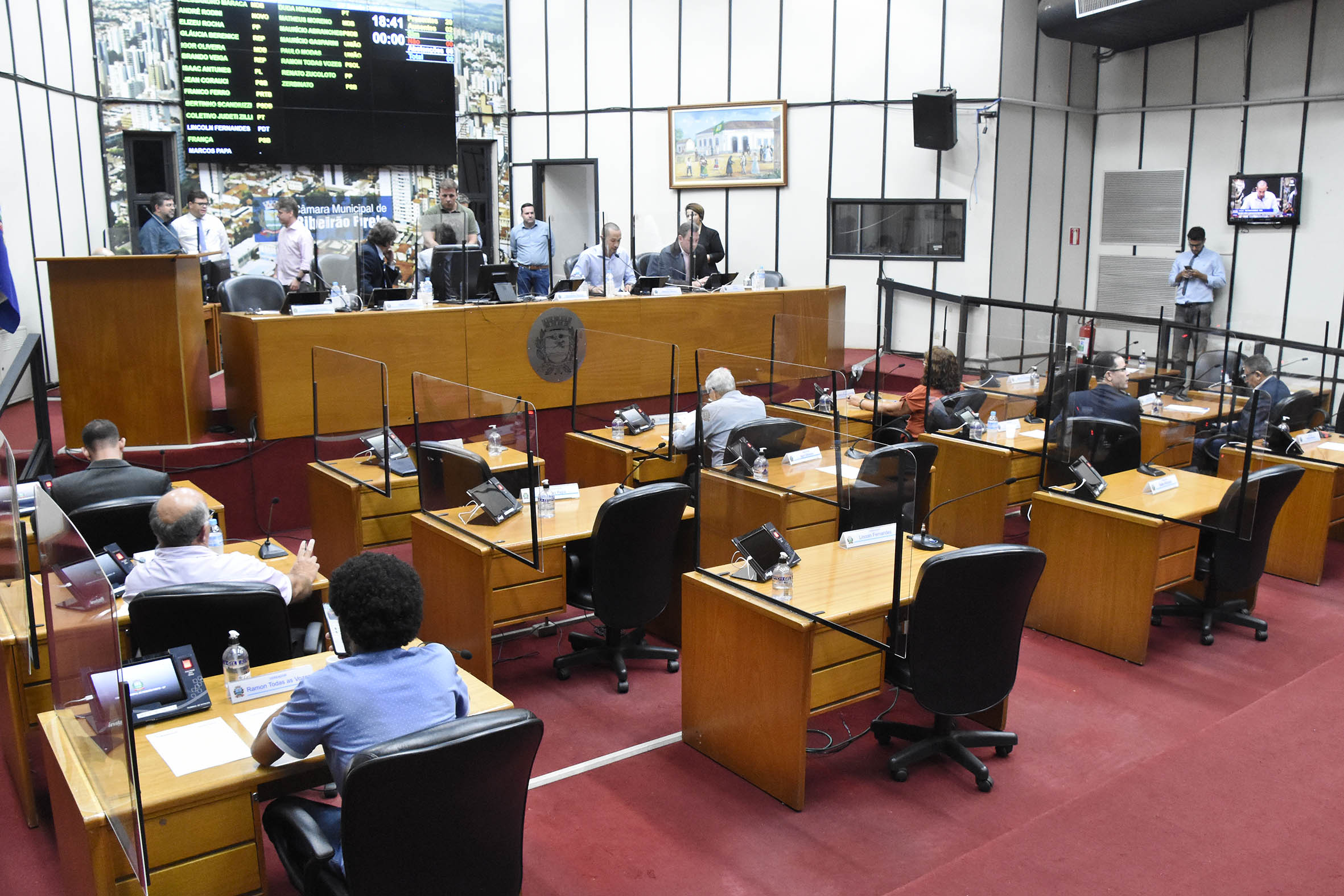 Legislativo aprova quatro projetos em sessão nesta terça-feira (26)