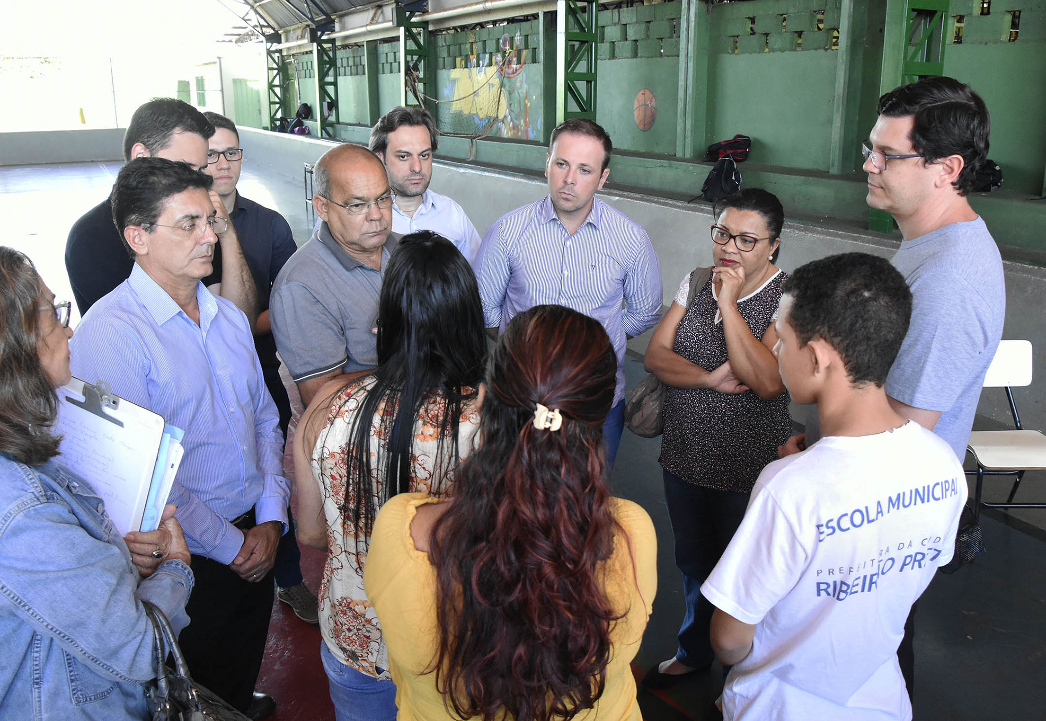 "Situação preocupante", diz presidente de CPI em visita a escolas municipais 