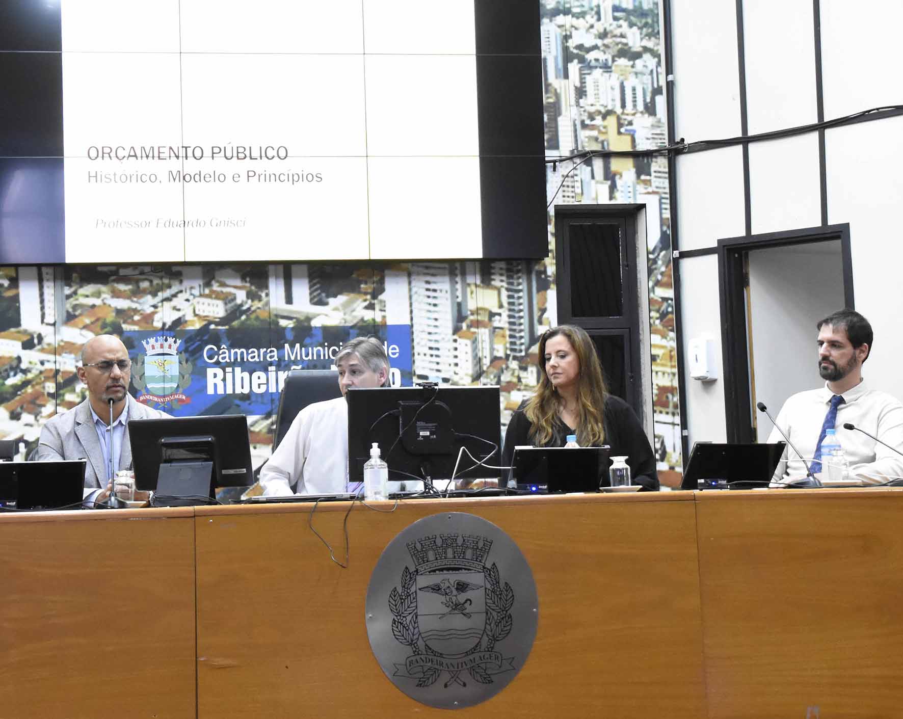 Escola do Parlamento realiza palestra sobre orçamento público