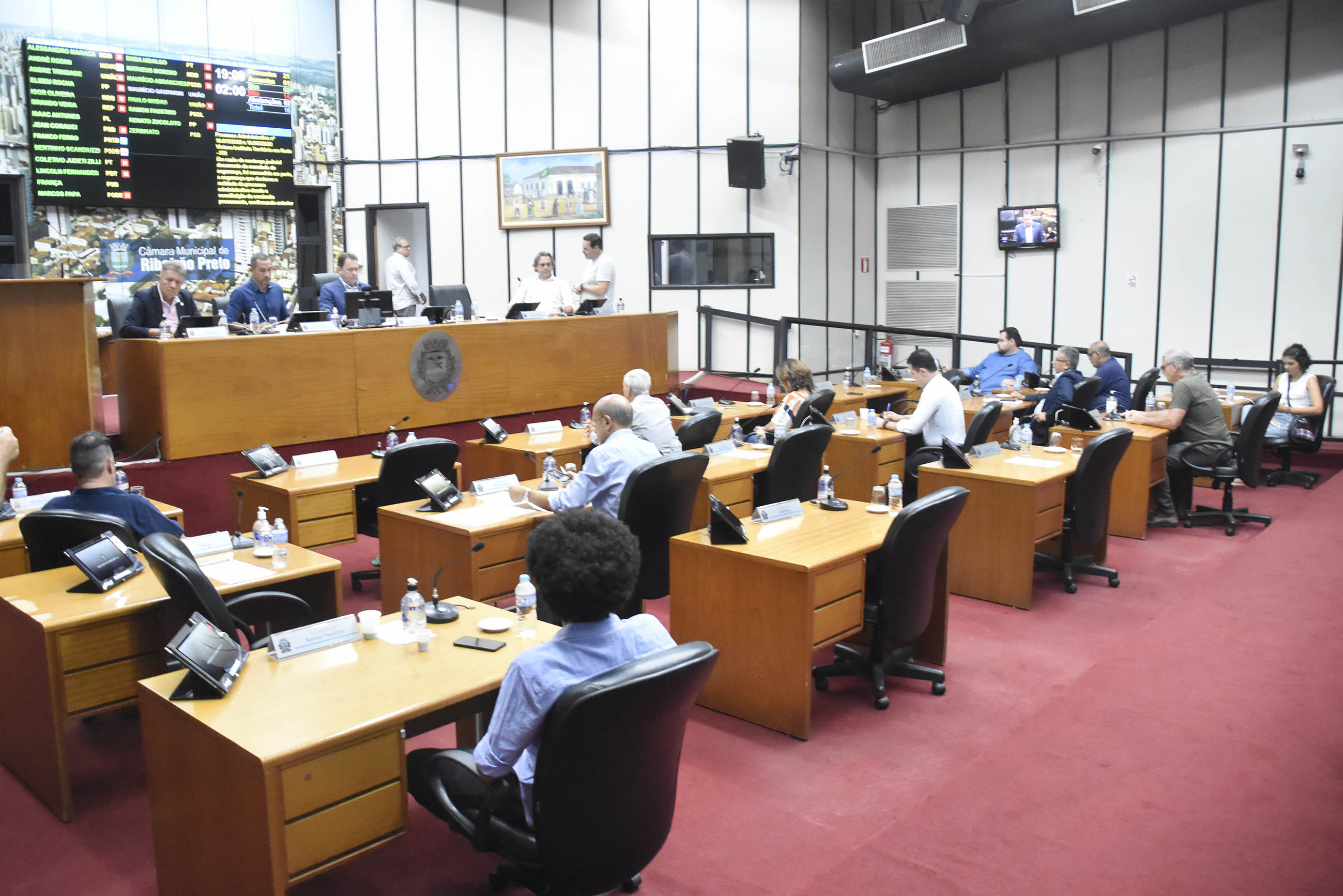 Legislativo votou pauta com 11 projetos na sessão desta terça-feira (19)