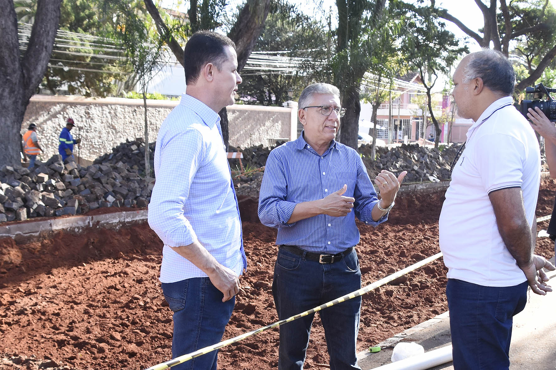 Comissão da Câmara vistoria obras da 9 de Julho