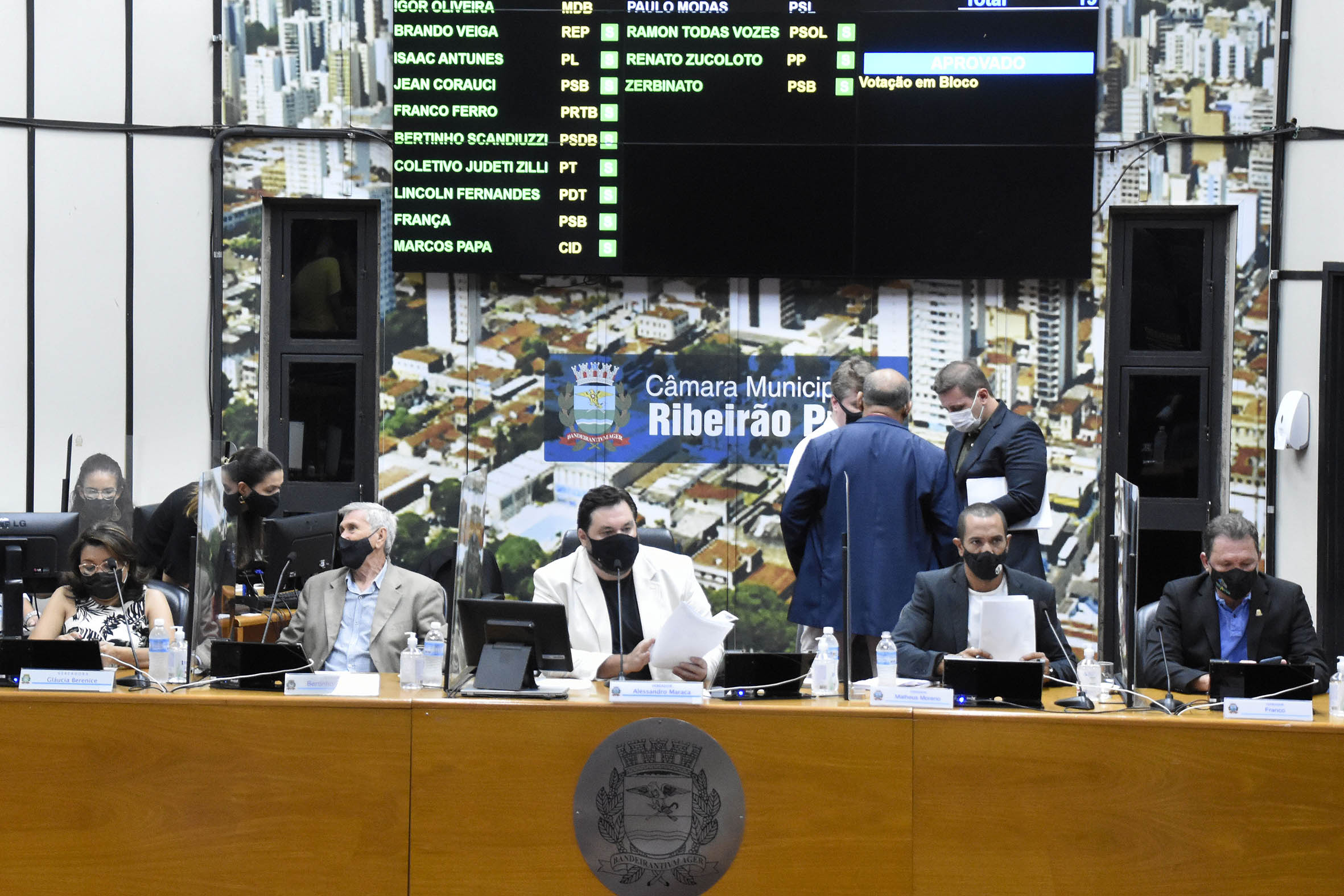 Aprovada isenção de imposto para munícipes ao entorno de obras paradas 