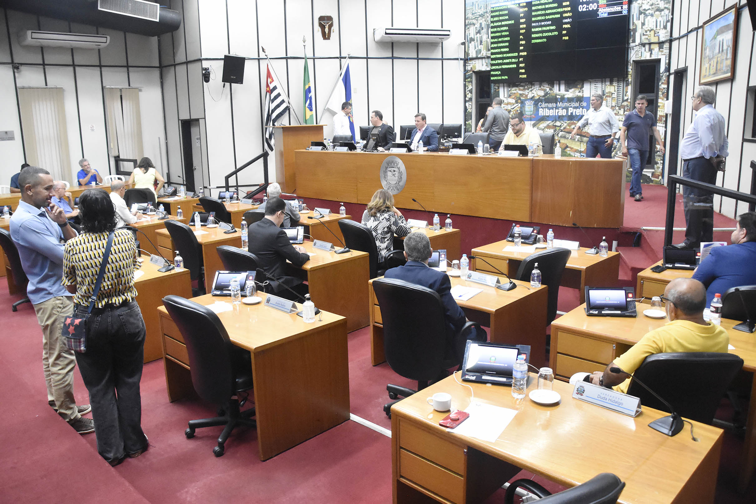 Parlamentares discutiram cinco projetos em sessão nesta terça-feira, dia 9