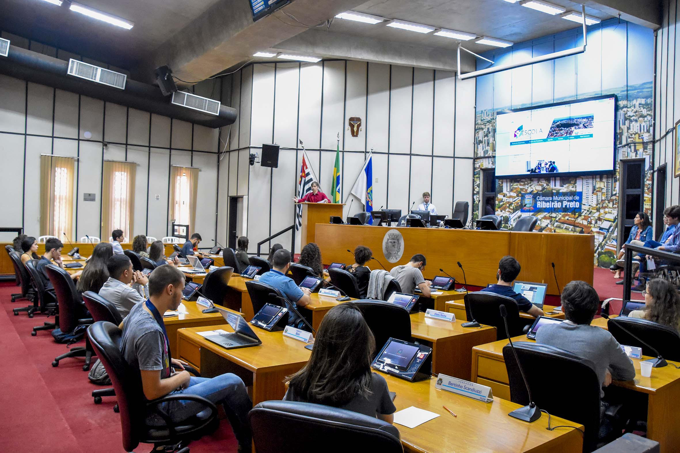 Universitários da USP participam de oficina legislativa na Câmara 