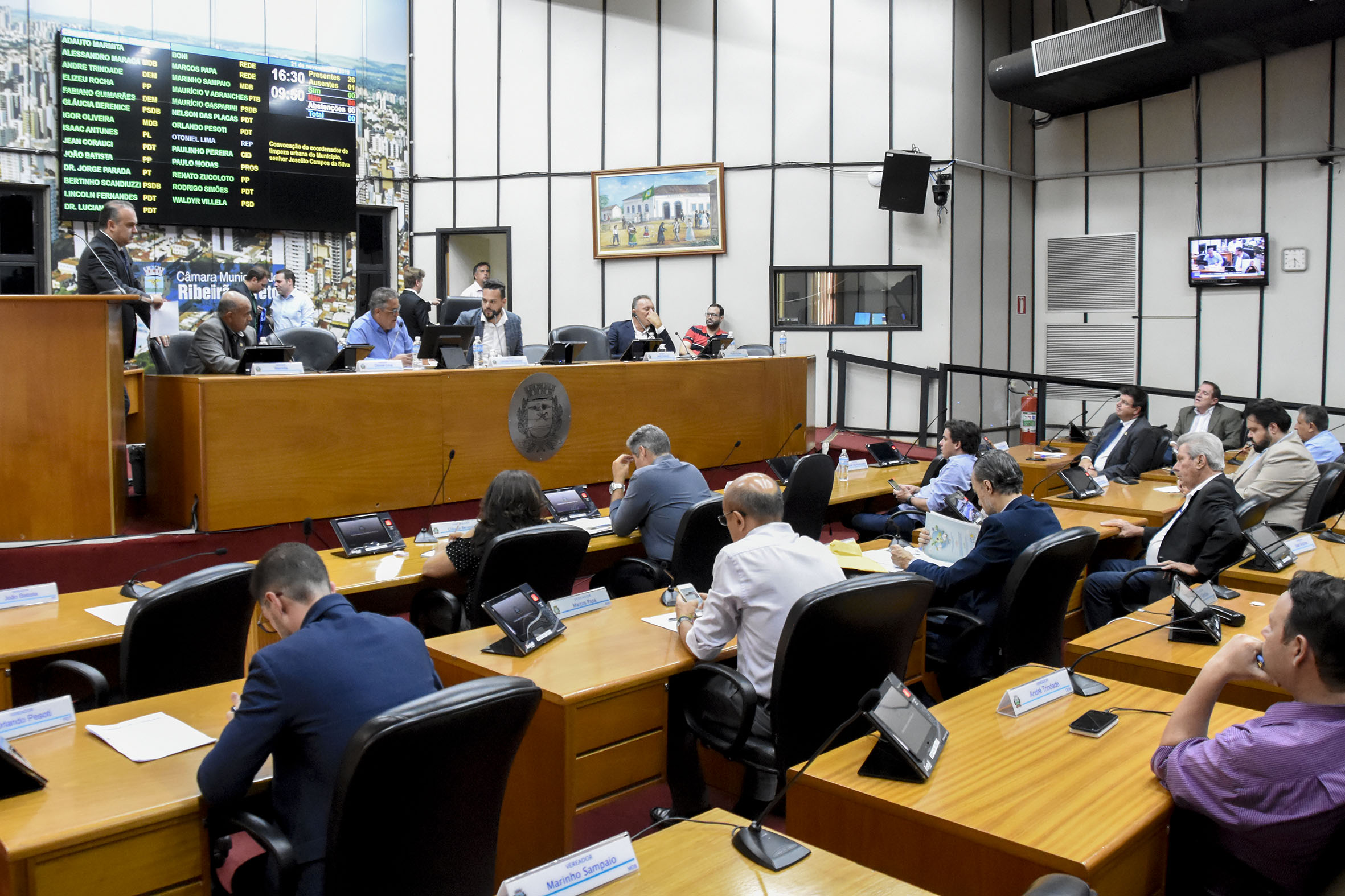 Vereadores questionam prefeitura sobre descaso na limpeza da cidade