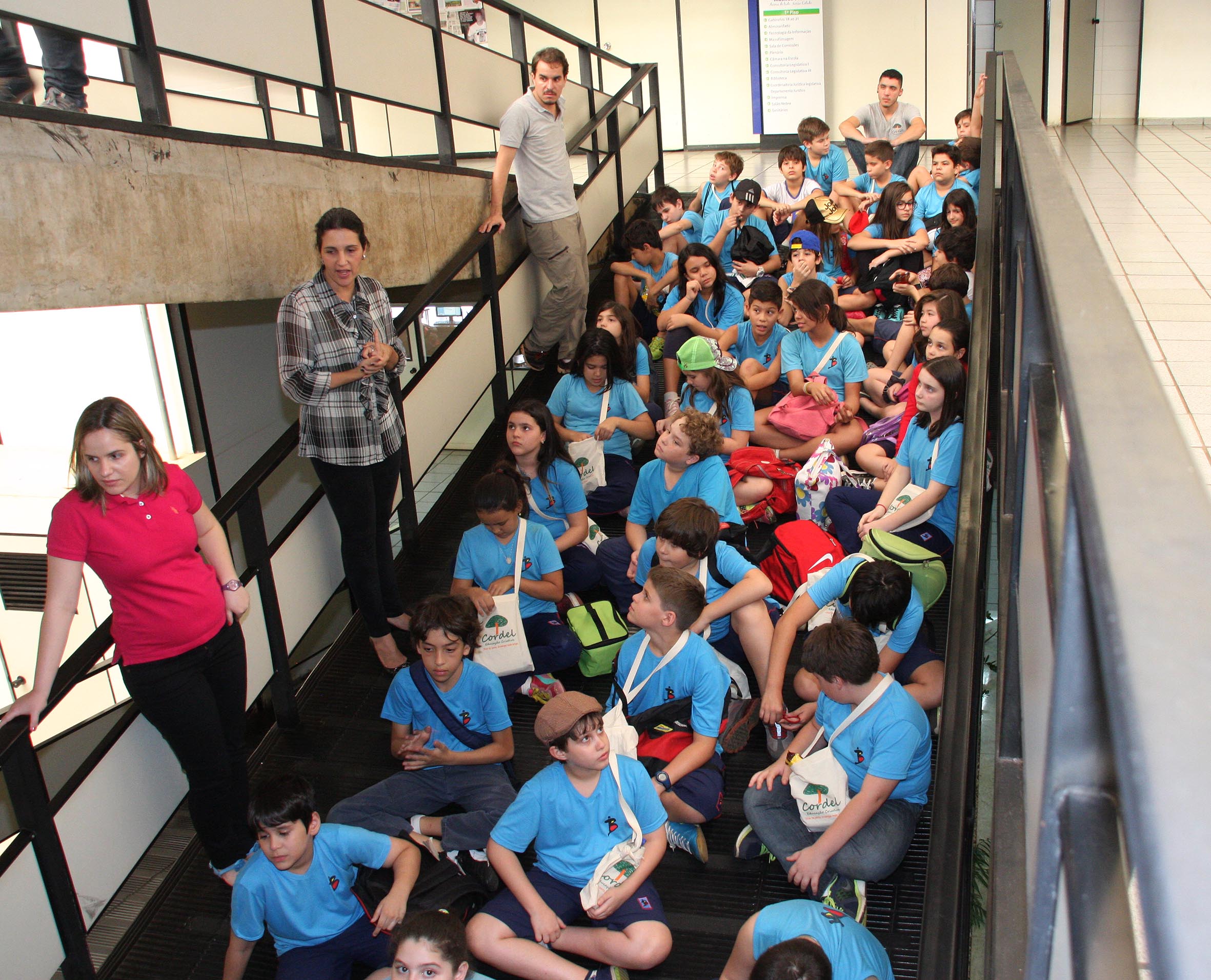 Câmara na Escola recebe alunos do Colégio Bento Benedini.