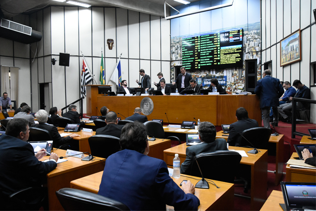 Câmara constitui CPI sobre morte de menino de 13 anos em escola