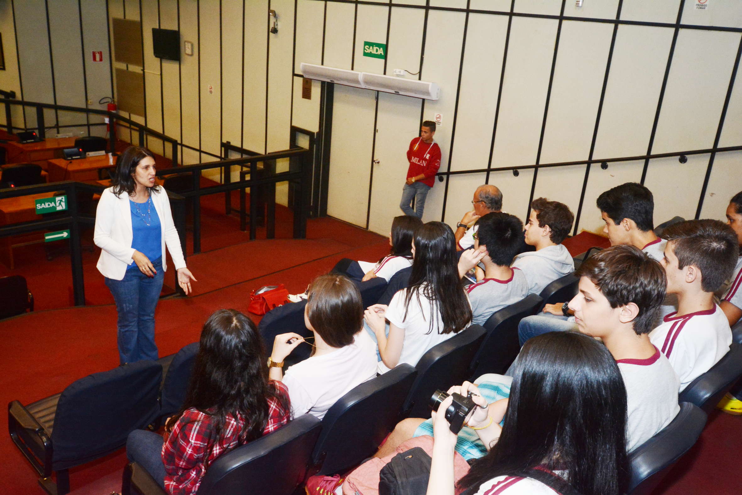 Alunos do Colégio Itamarati participam do Câmara na Escola