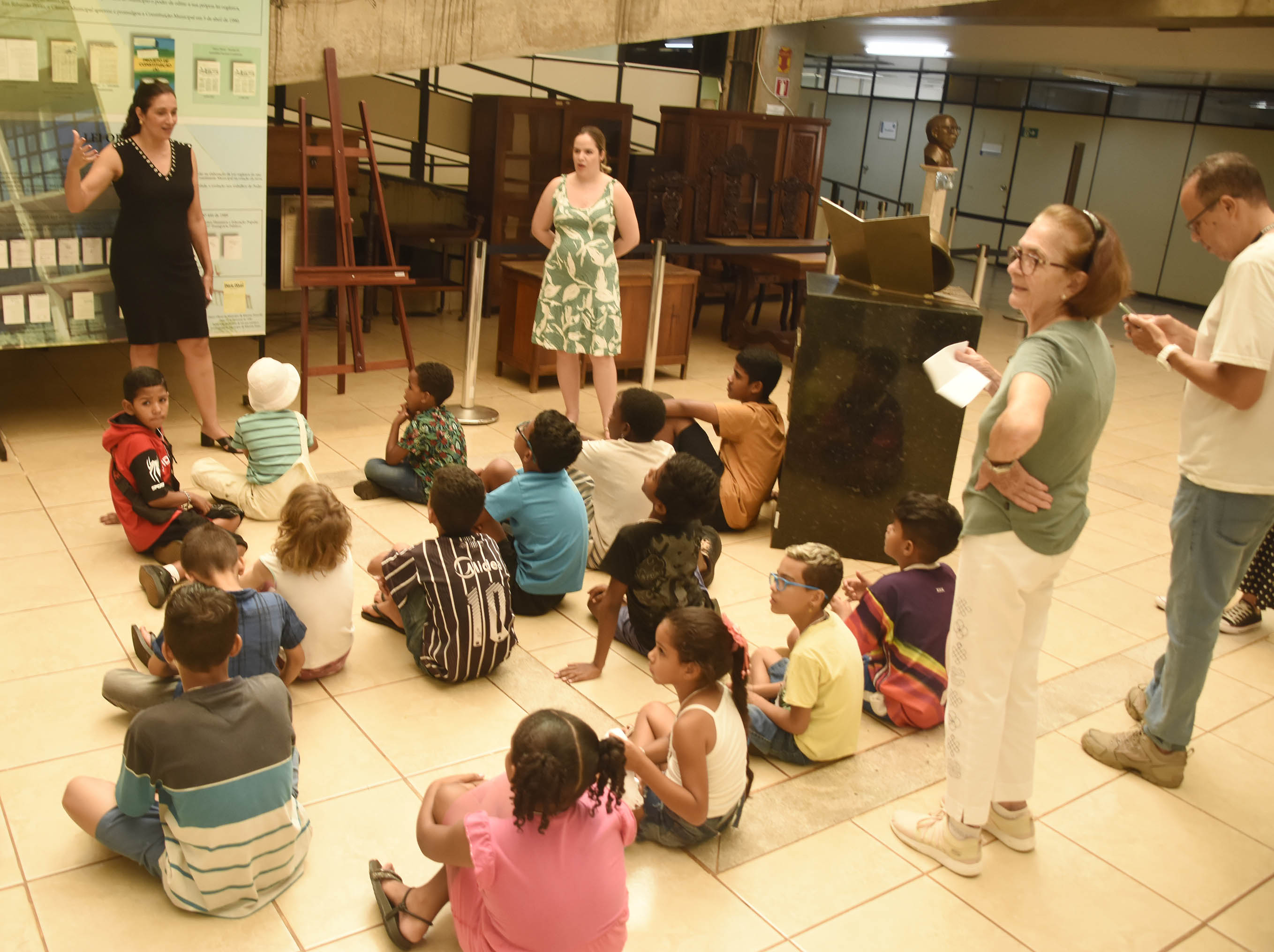 Jovens do SCFV da Secretaria de Assistência Social participaram do Câmara na Escola