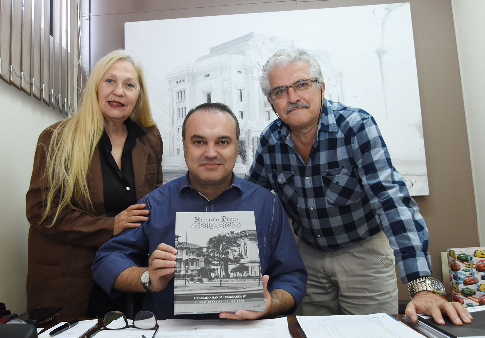 Grupo Amigos da Fotografia é recebido pelo presidente da Câmara