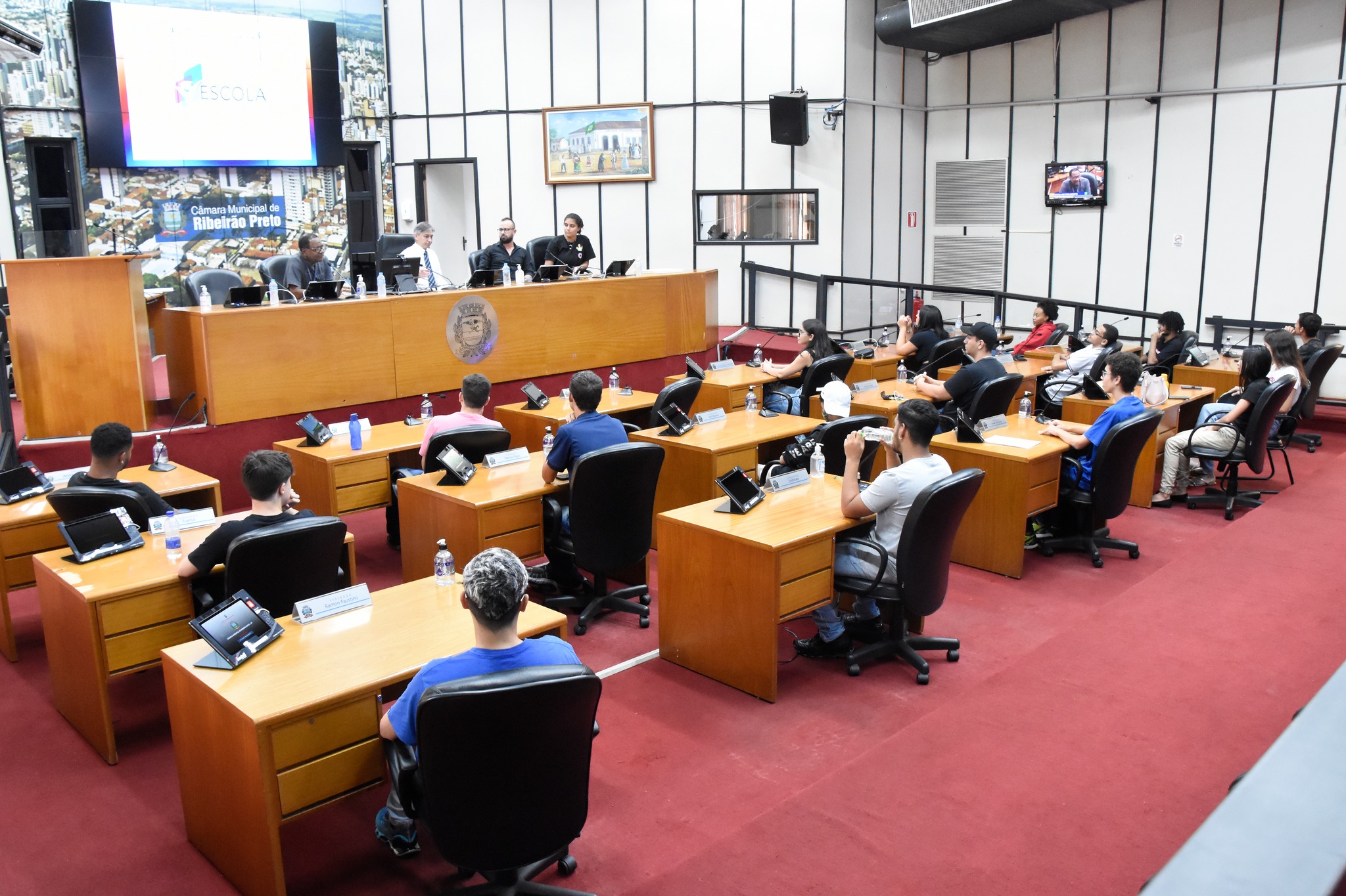 Escola do Parlamento ministra aprendizagem de políticas para juventude