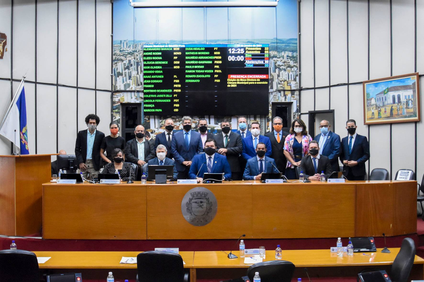 Câmara realiza sessão de posse dos vereadores eleitos e eleição da Mesa