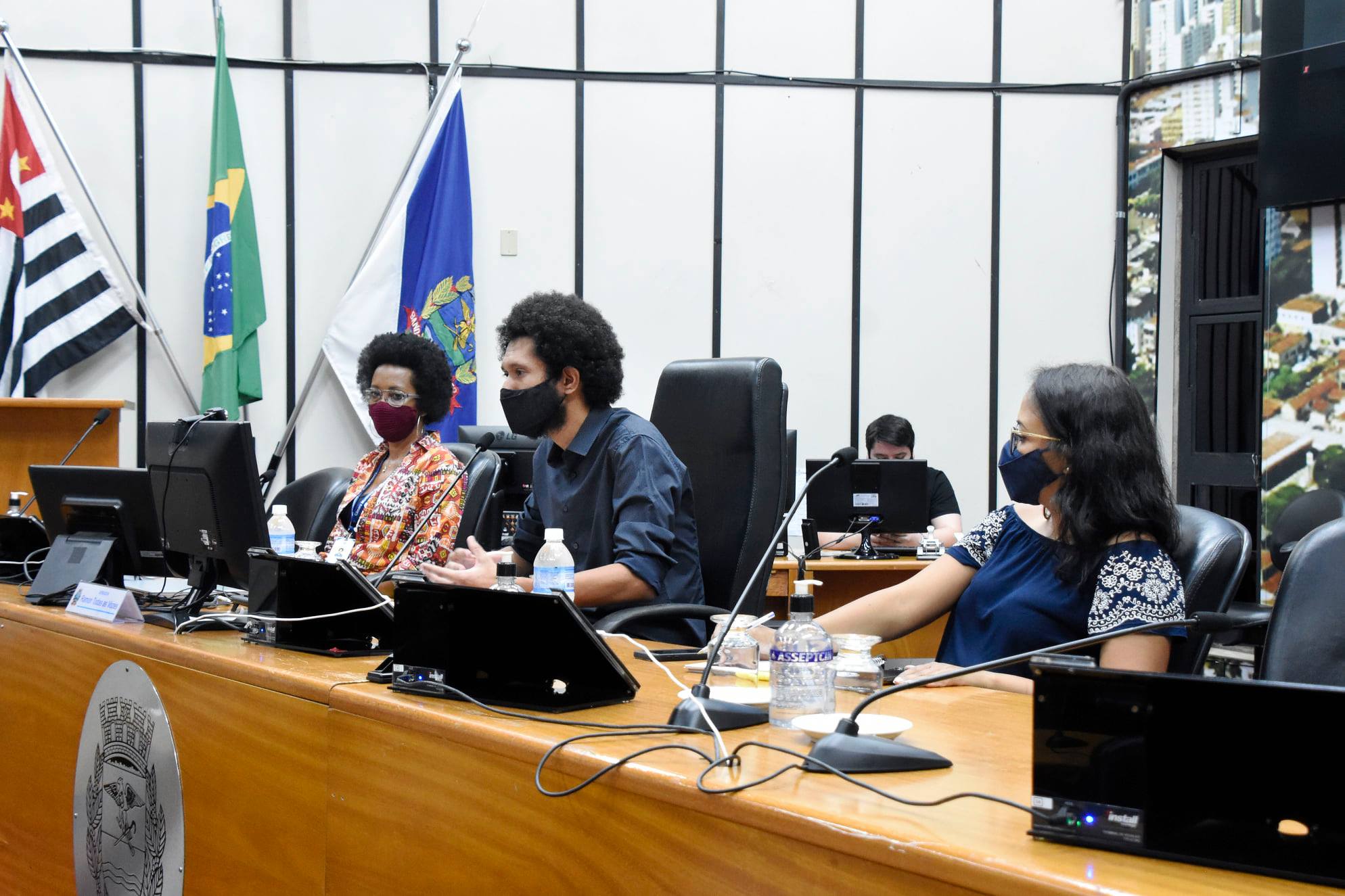 Ensino remoto nas escolas municipais foi tema em Reunião Pública na Câmara