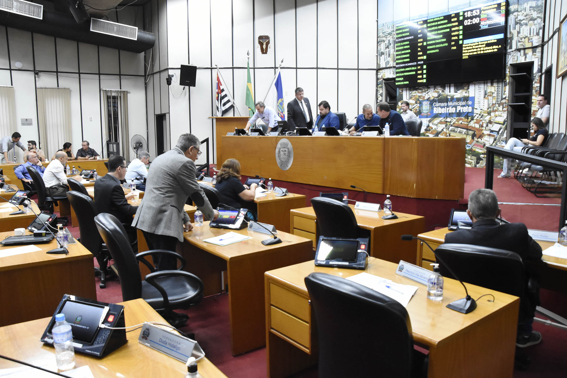 Câmara aprova projeto que ajusta a lei de implantação do Cidade Limpa