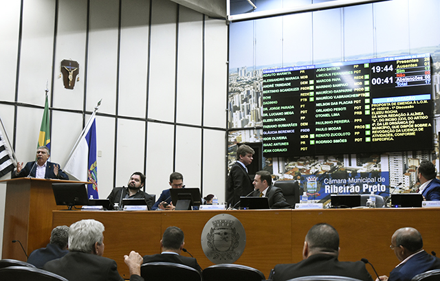 Vereadores realizam três sessões de votações nesta quinta-feira, dia 06 